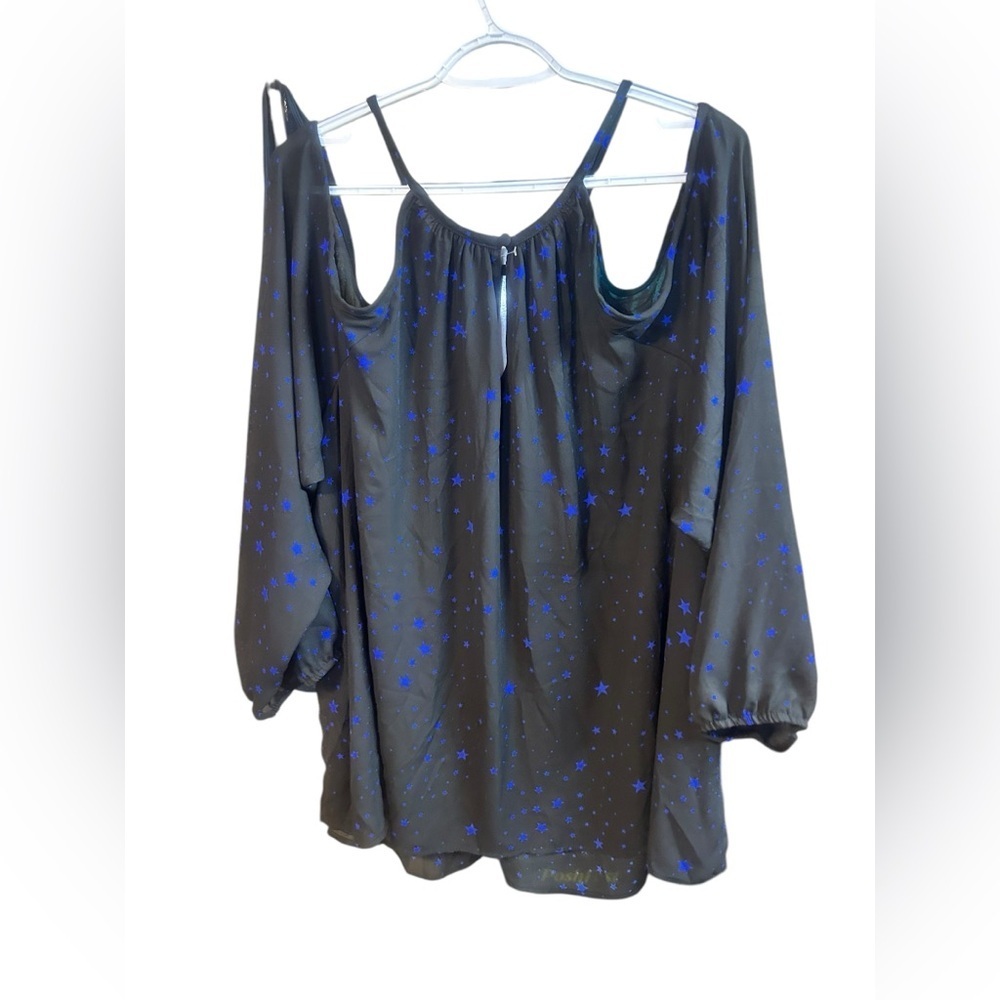 Torrid Women’s Georgette Cold Shoulder Keyhole Neck Black Blue Stars Size 4 - Picture 5 of 7